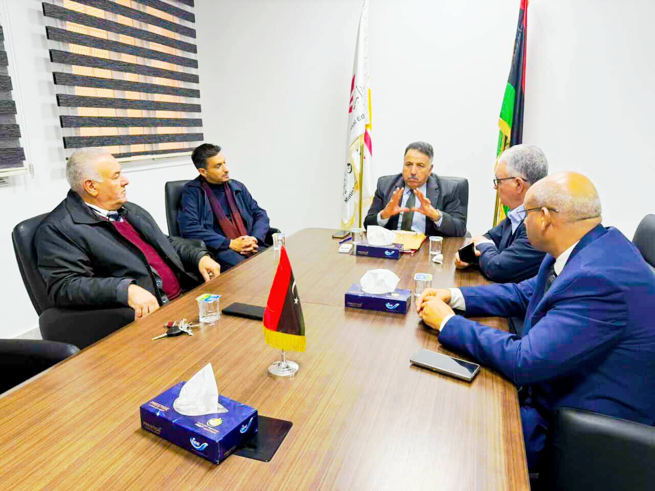 وزير التعليم التقني والفني يلتقي عميدي المدرسة الهندسية والعلوم الإدارية والمالية بالأكاديمية الليبية للدراسات العليا