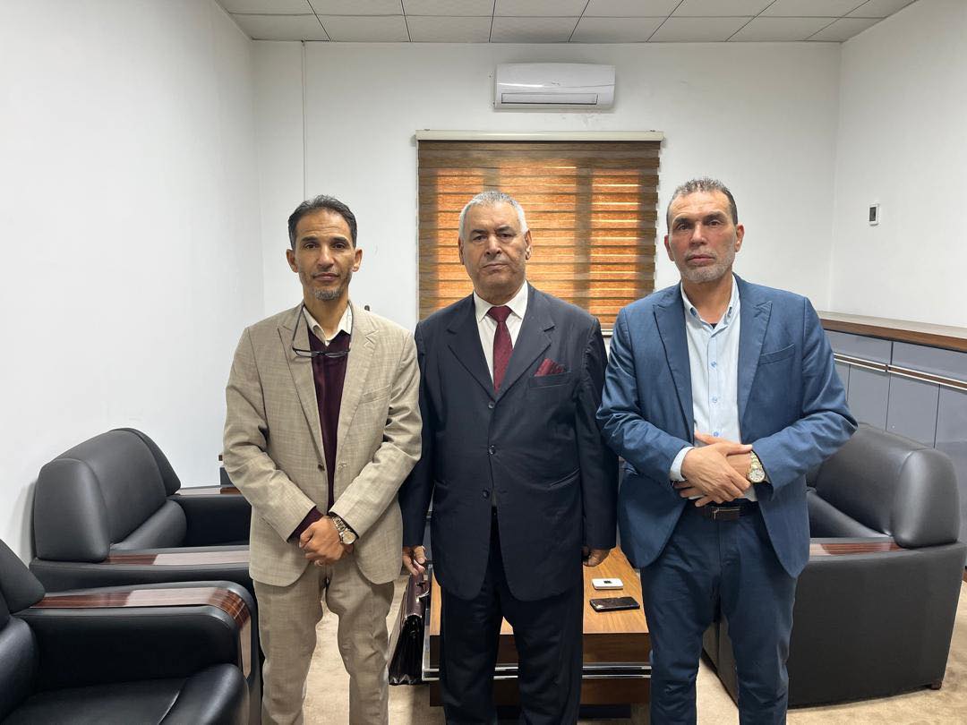 "الزروق" وكيل الوزارة يبحث مع النقيب العام للتعليم المتوسط سبل دعم المعلمين وتطوير الأداء المهني