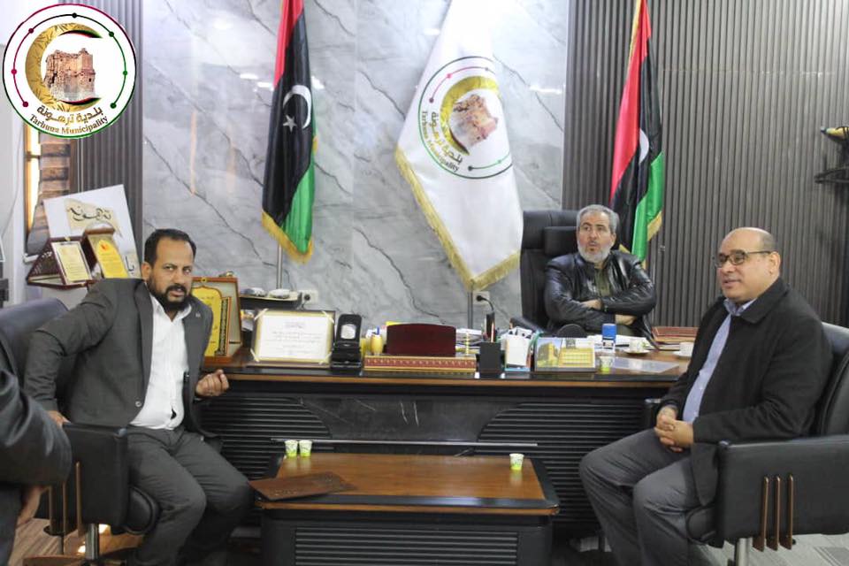 بلدية ترهونة والمعهد العالي للعلوم والتقنية يختتمان دورة تدريبية لرفع كفاءة الموظفين