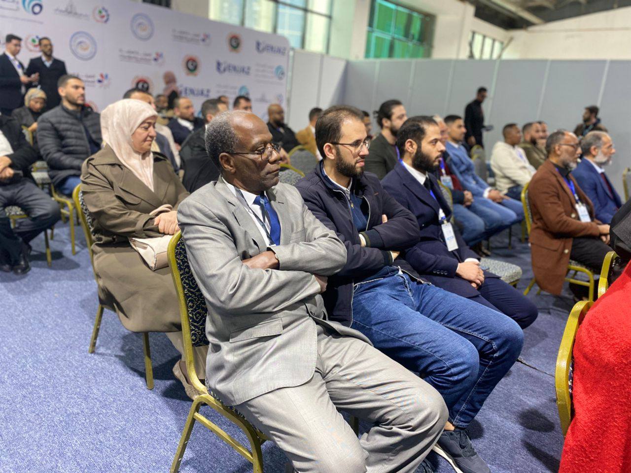 "البرشوشي" مدير المعهد العالي للعلوم والتقنية سوق الجمعة يترأس اللجنة العلمية لمناقشة الأوراق البحثية في معرض البصريات وطب العيون