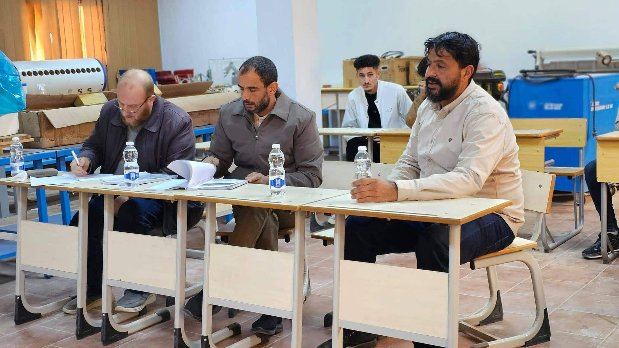 تبريد الألواح الشمسية باستخدام ألواح البيلتير مشروع تخرج في المعهد العالي للعلوم والتقنية ترهونة