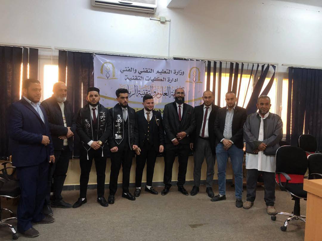 كلية العلوم والتقنية الرياينة تناقش مشاريع تخرج الدفعة الأولى لقسم التقنيات الإدارية والمالية