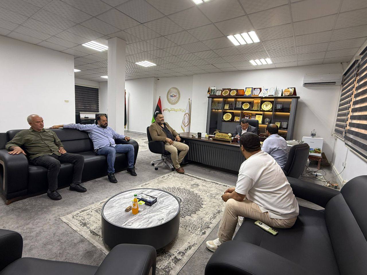 معالي وزير التعليم التقني والفني يبحث مع عميد بلدية جادو تطوير مخرجات التعليم لتلبية احتياجات سوق العمل